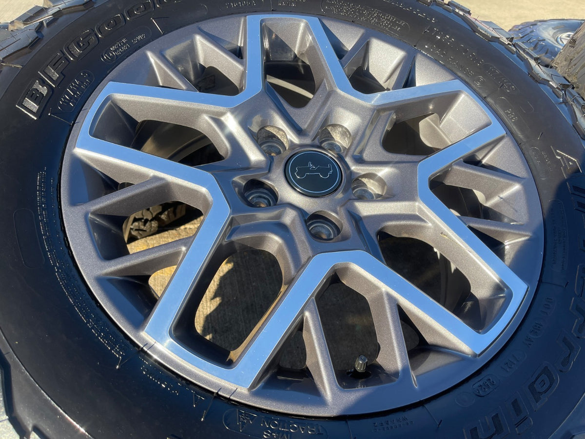 18" Jeep Wrangler Grand Cherokee Gladiator OEM 9331 wheels rims BFG KO2 A/T NEW