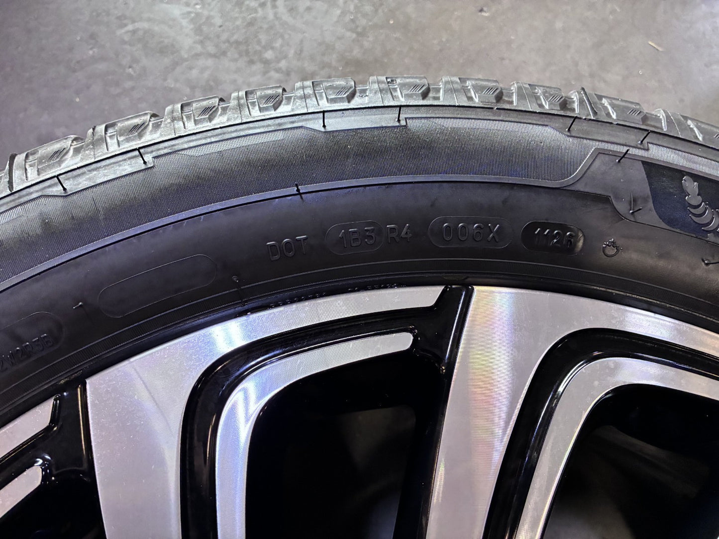 22" Lincoln Navigator OEM 10666 rims wheels BLACK LABEL MICHELIN NEW