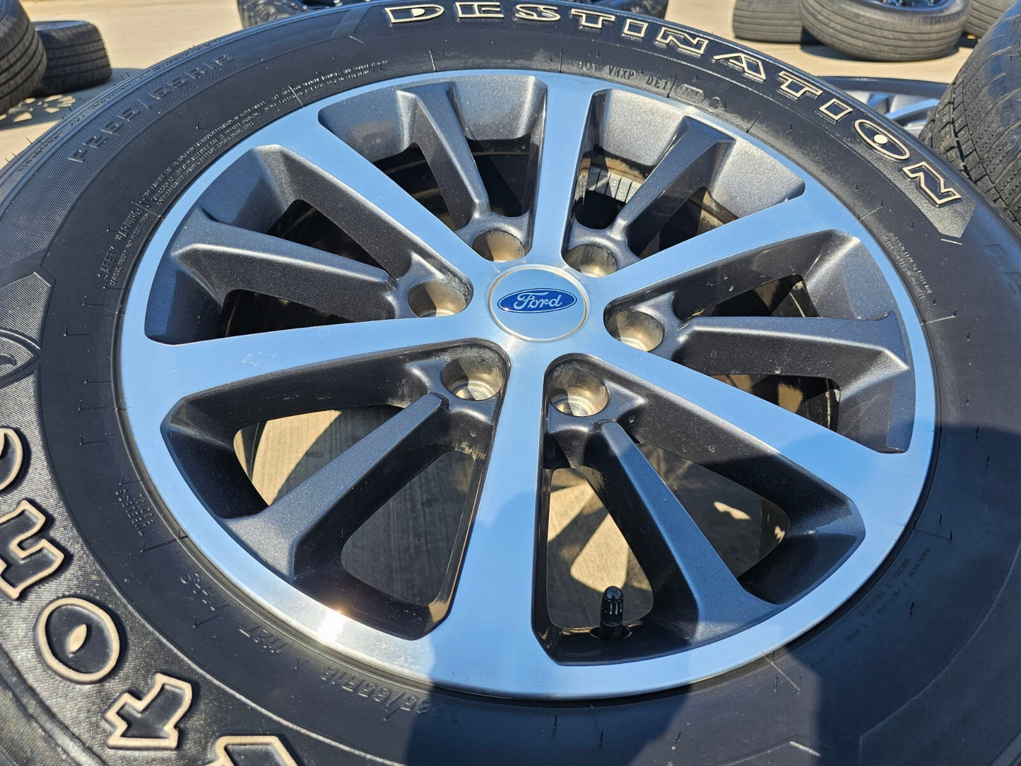 18" Ford F-150 Expedition 10142 OEM rims wheels tires