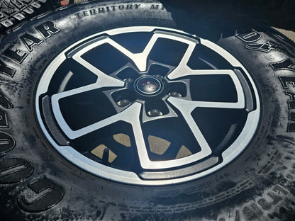 17" Jeep Wrangler Rubicon OEM wheels rims Gladiator tires 2024 2025 NEW 35"