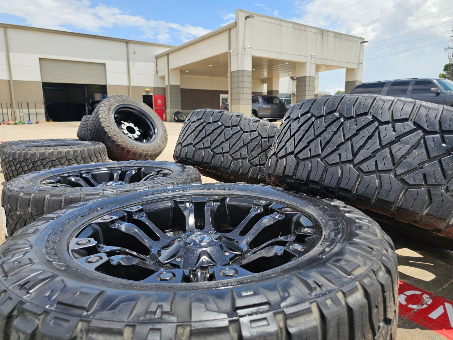 20x9 FUEL D560 Vapor wheels rims Ford F-150 Chevy RAM 1500 Tacoma 6x139 6x135