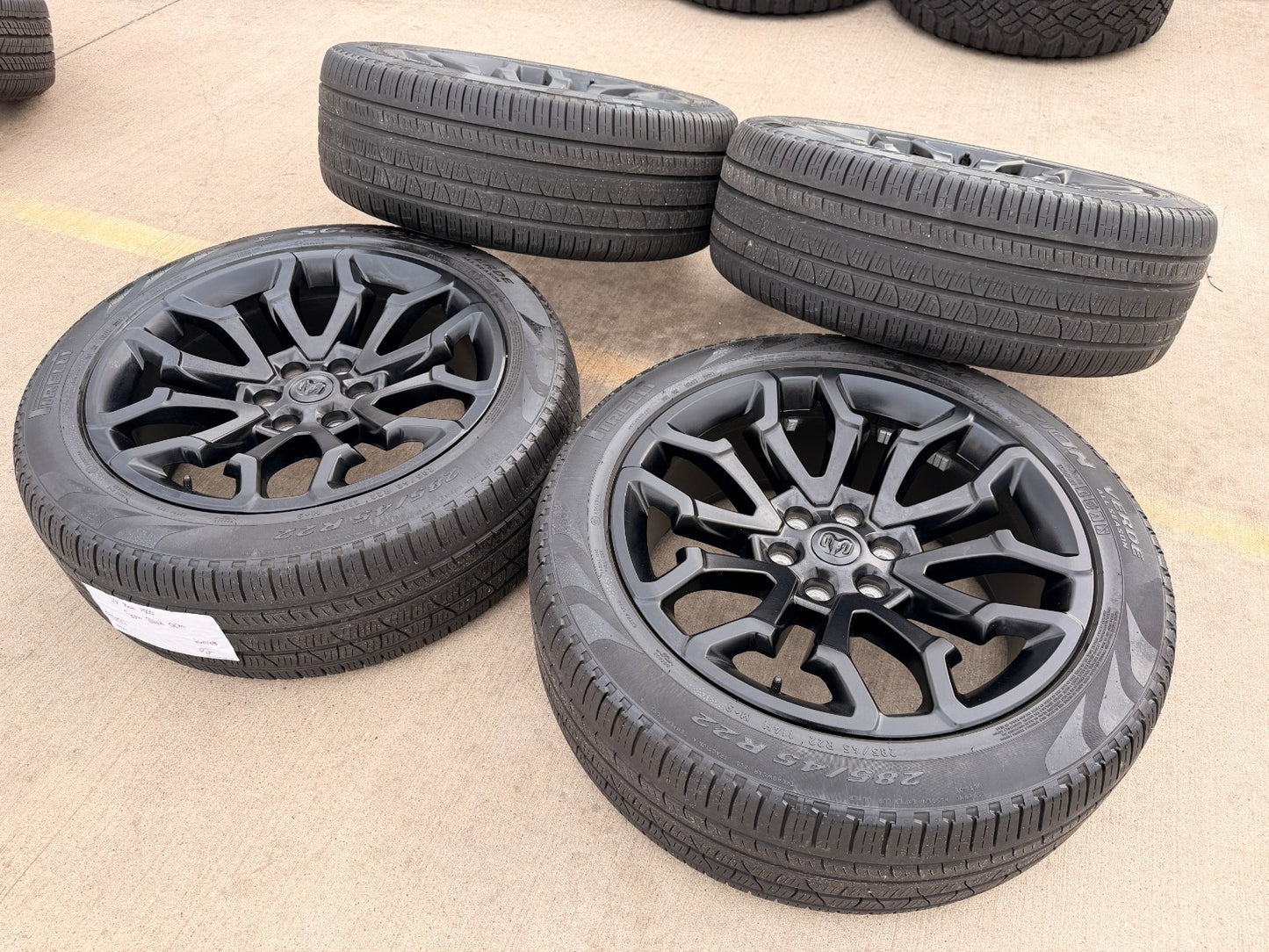 22" Dodge Ram 1500 OEM 95987 LIMITED Laramie wheels rims black 2025 2026 PIRELLI