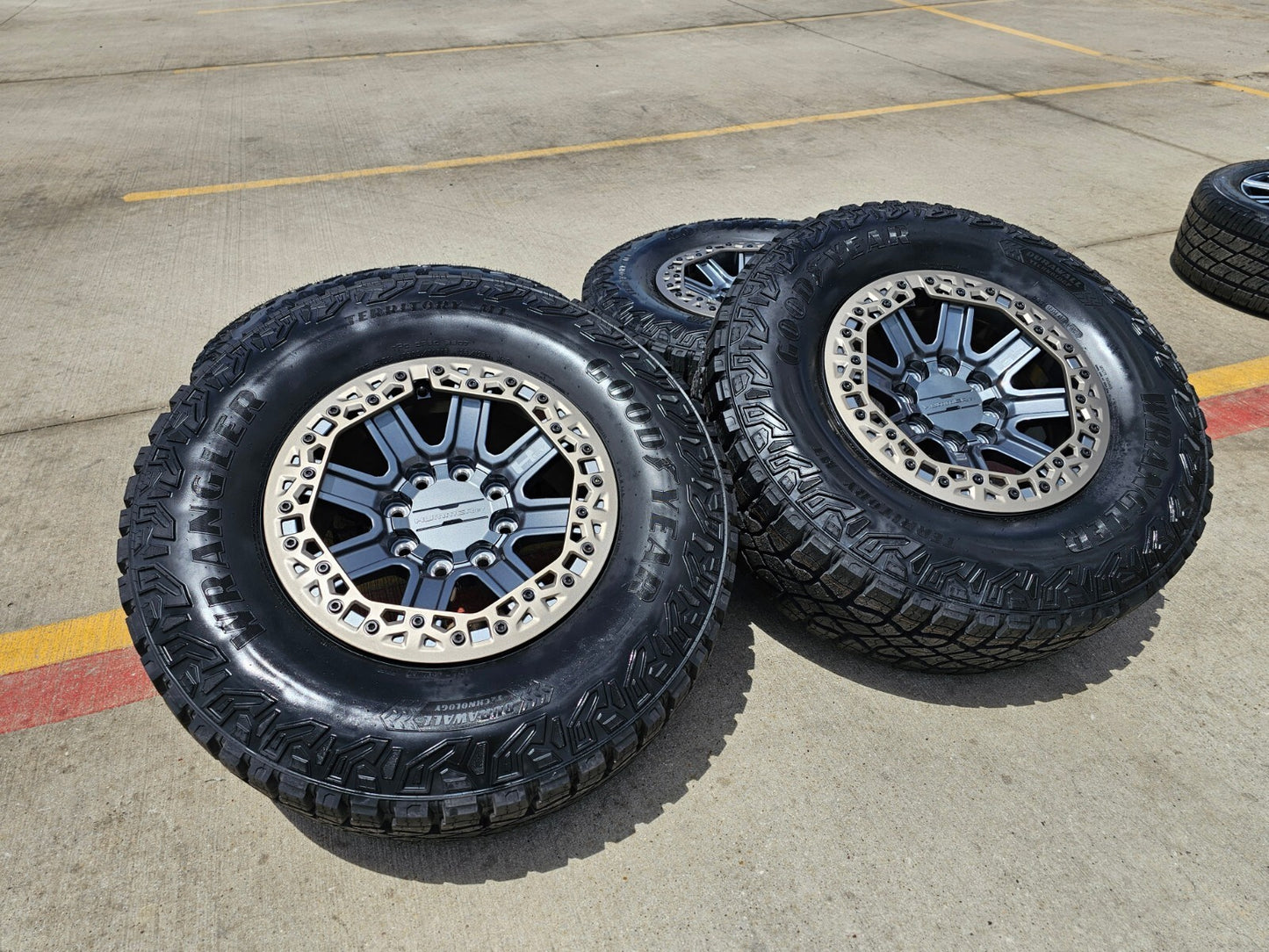 18" Hummer Grazen beadlock EV HEV 2500 OEM wheels rims 2024 2025 2026 2027 NEW