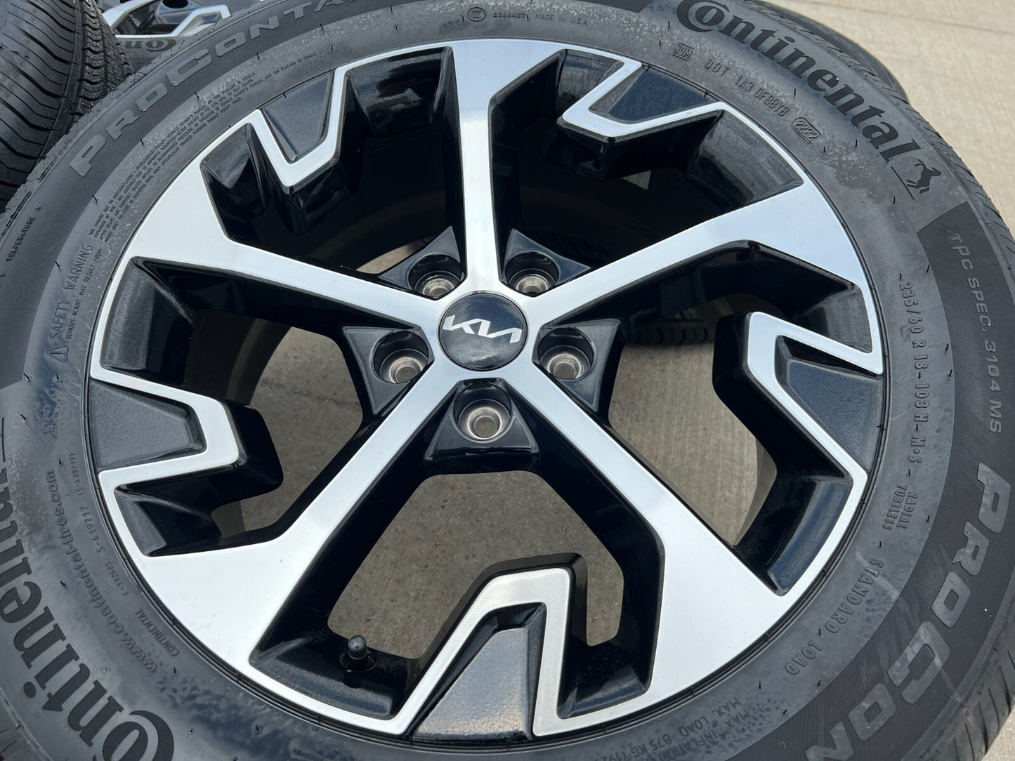 18" Kia Sportage Telluride OEM wheels rims tires 95386 Sorento Sedona