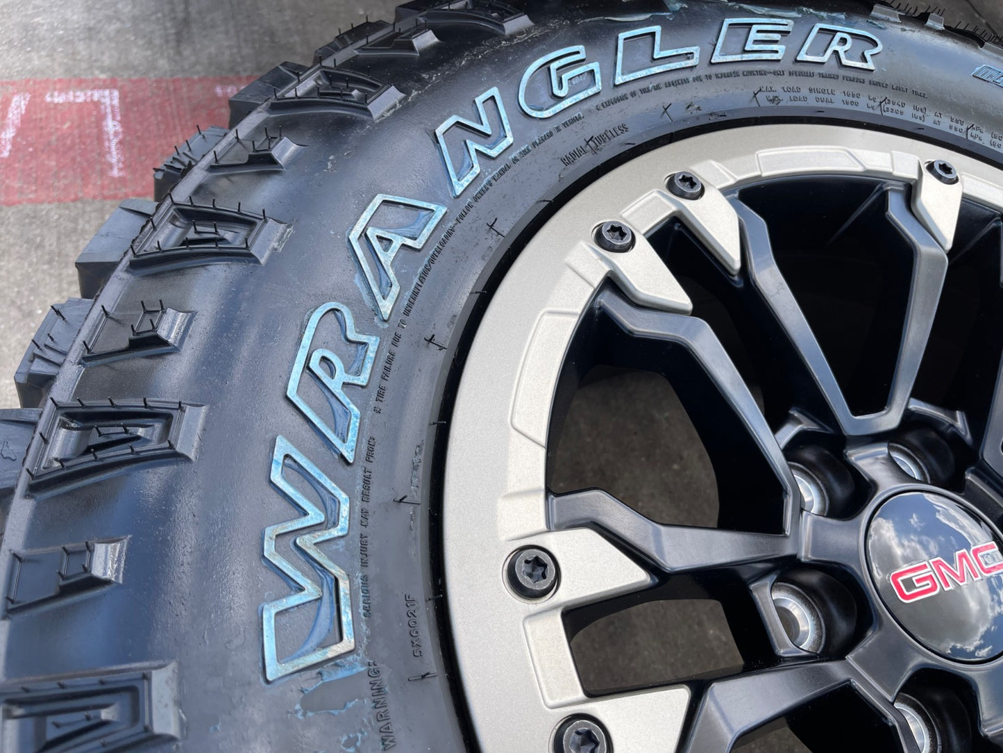NEW 18" GMC Sierra Chevy Silverado OEM Beadlock wheels rims Canyon Colorado