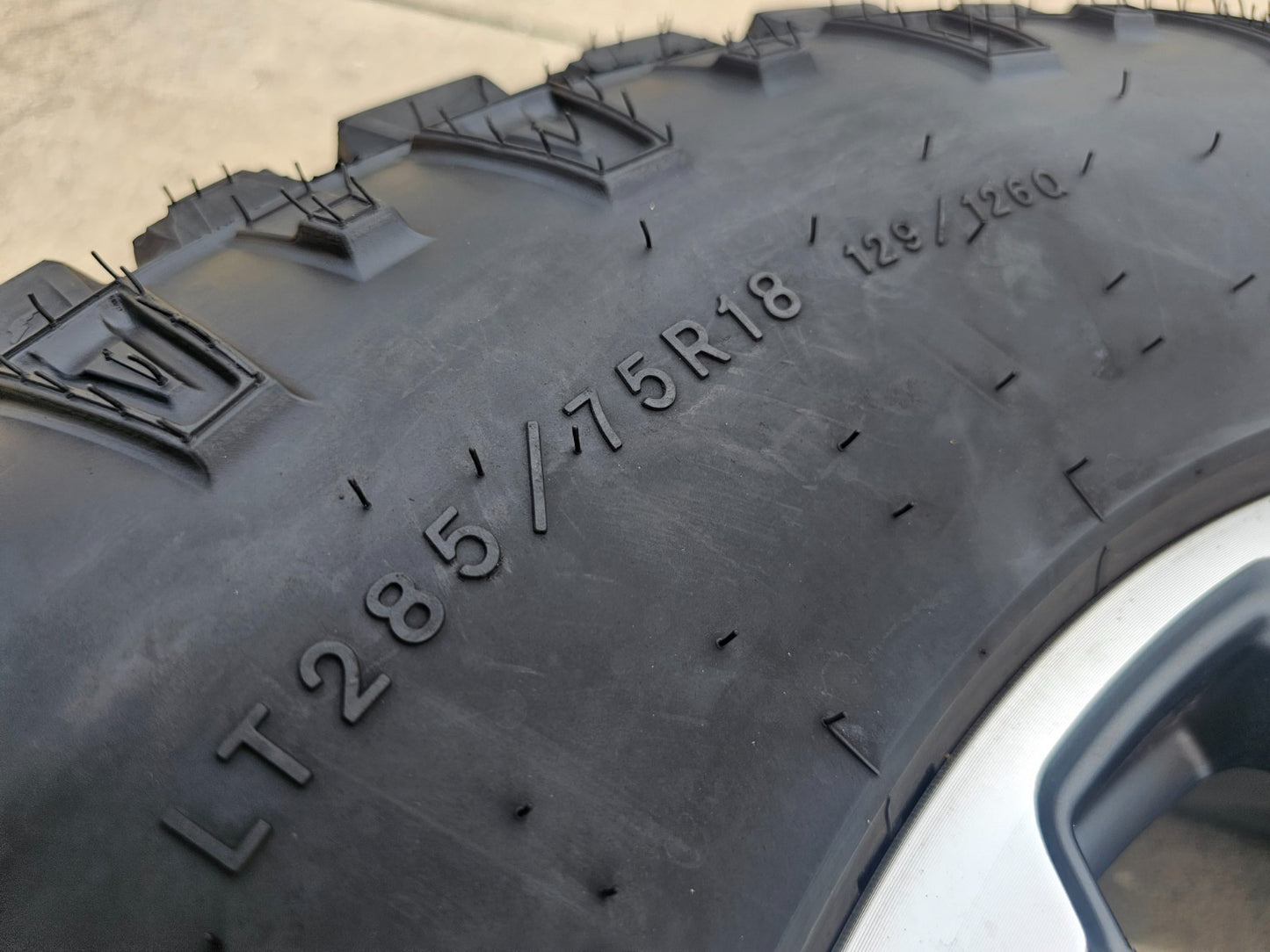 (1) 18" Ford F-250 F-350 OEM TREMOR 10482 rim wheel DURATRAC Spare