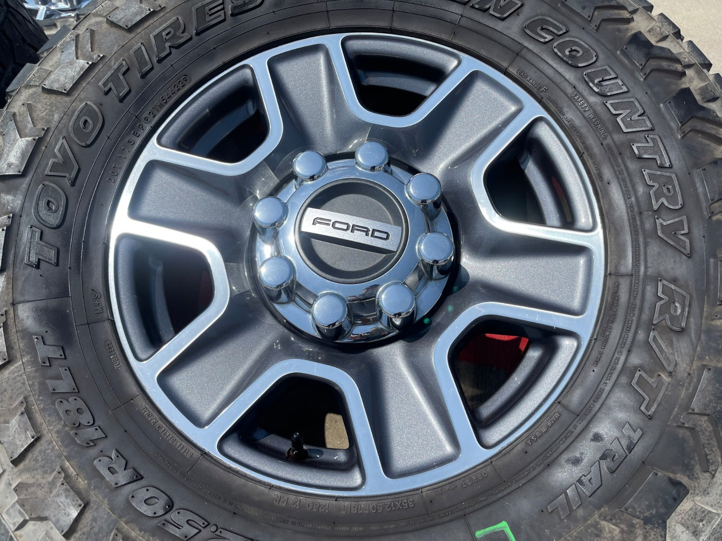 18" Ford F-250 F-350 Lariat FX-4 OEM wheels 10480 10298 SET tires TOYO 35"