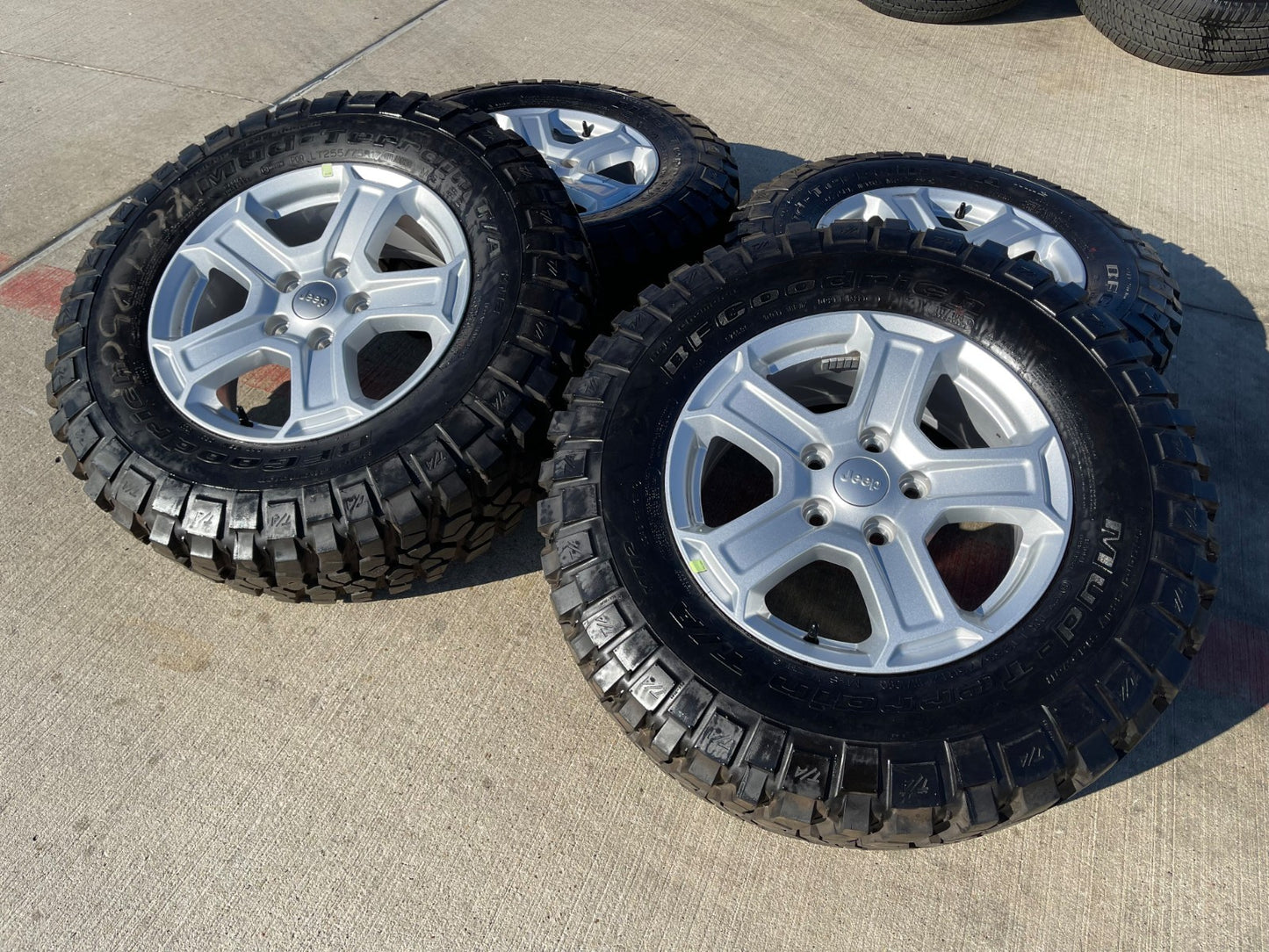 17" Jeep Wrangler Rubicon OEM wheels rims 9216 Gladiator BFG KM2 M/T