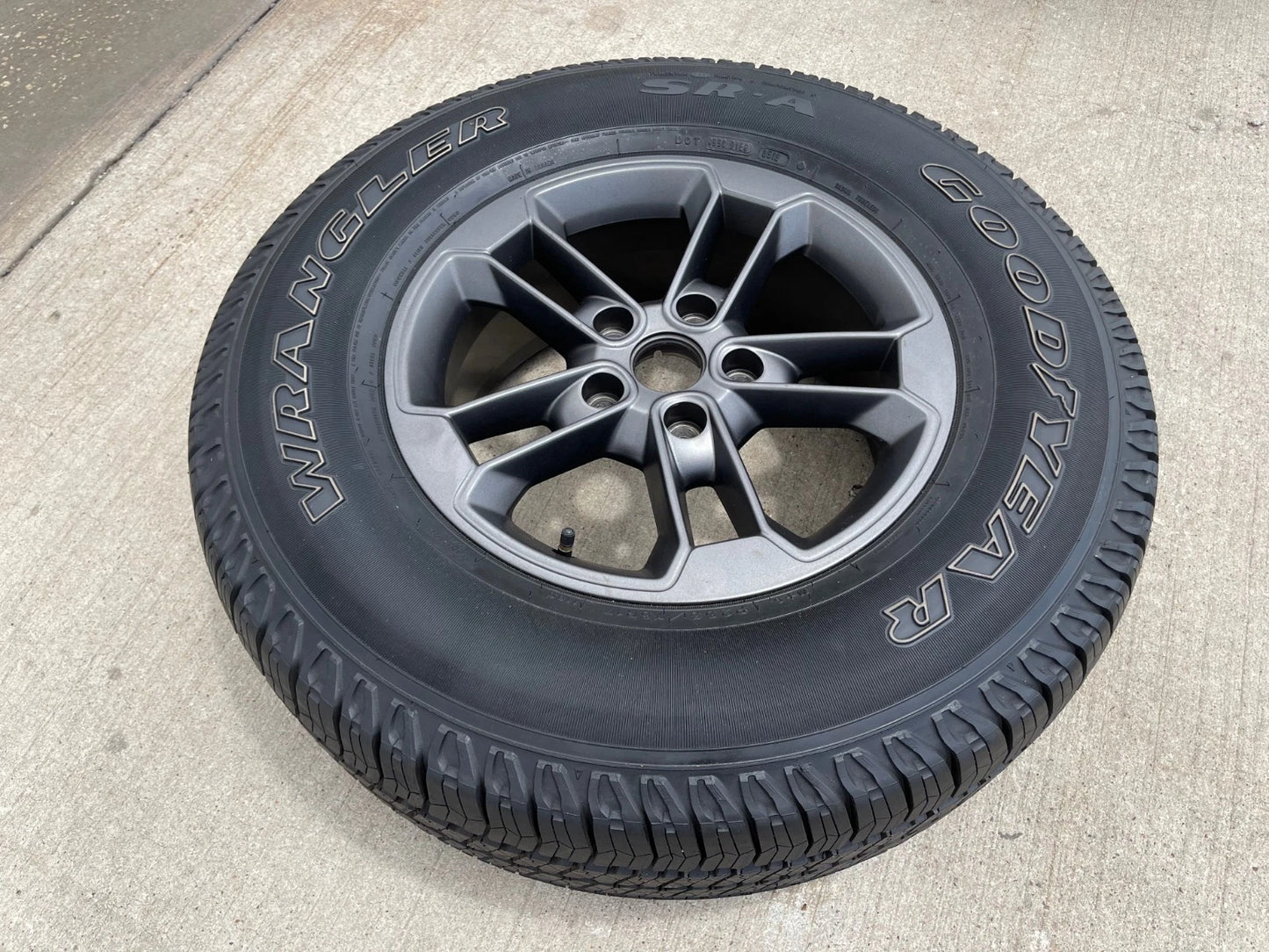 17" Jeep Wrangler Gladiator OEM 9158 9197 wheel rim GRAY spare