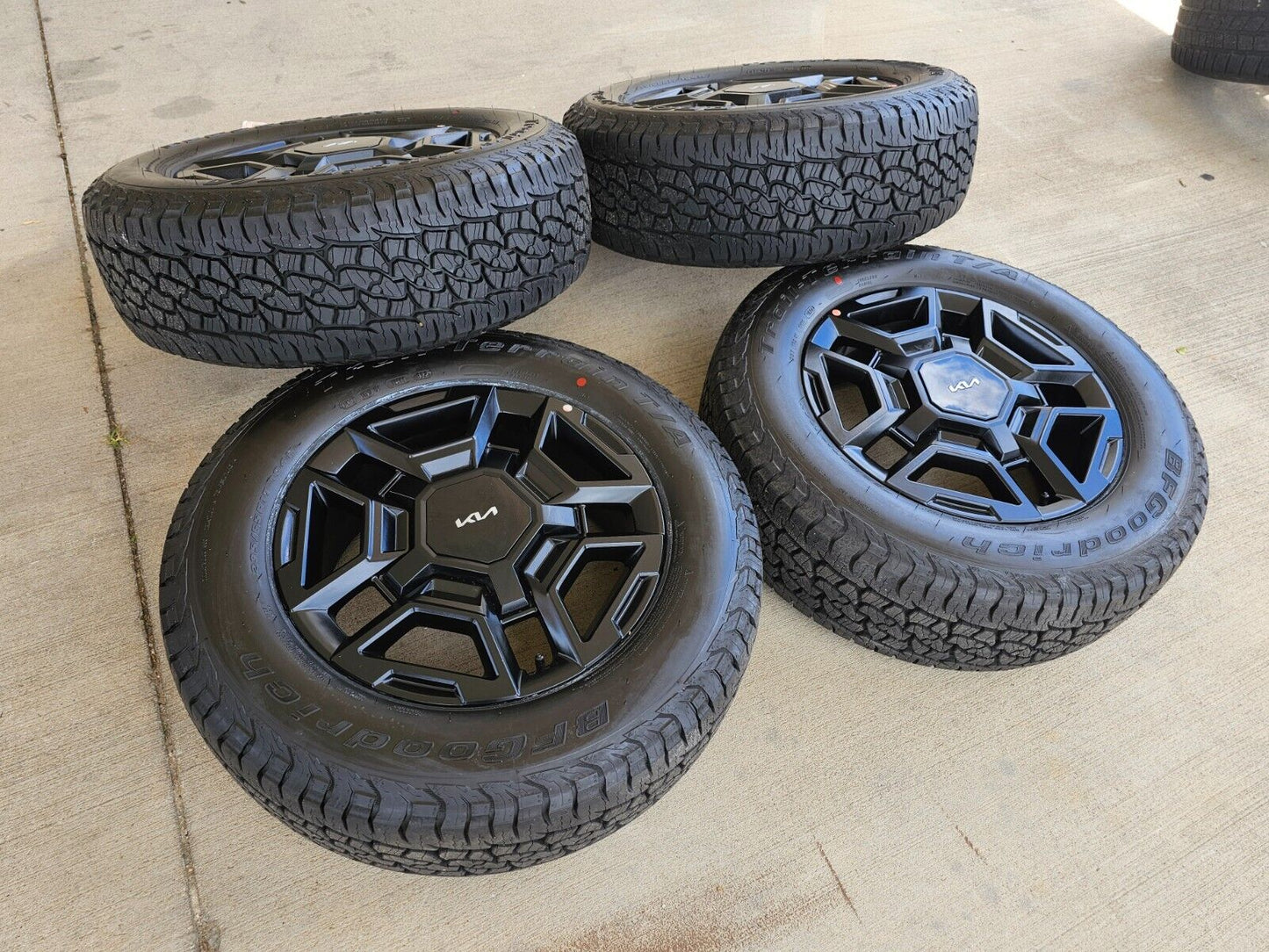 17" Kia Sorento X-PRO OEM wheels rims tires Telluride Sedona 2024 2025 NEW
