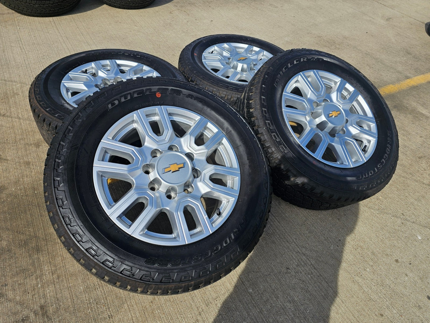 20" GMC Sierra AT4 2500 3500 OEM wheels rims 5950 Silverado BRIDGESTONE DUELER