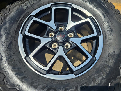 17" Jeep Wrangler Rubicon OEM 95730 9327 wheels rims Gladiator BFG KO2 A/T 33"