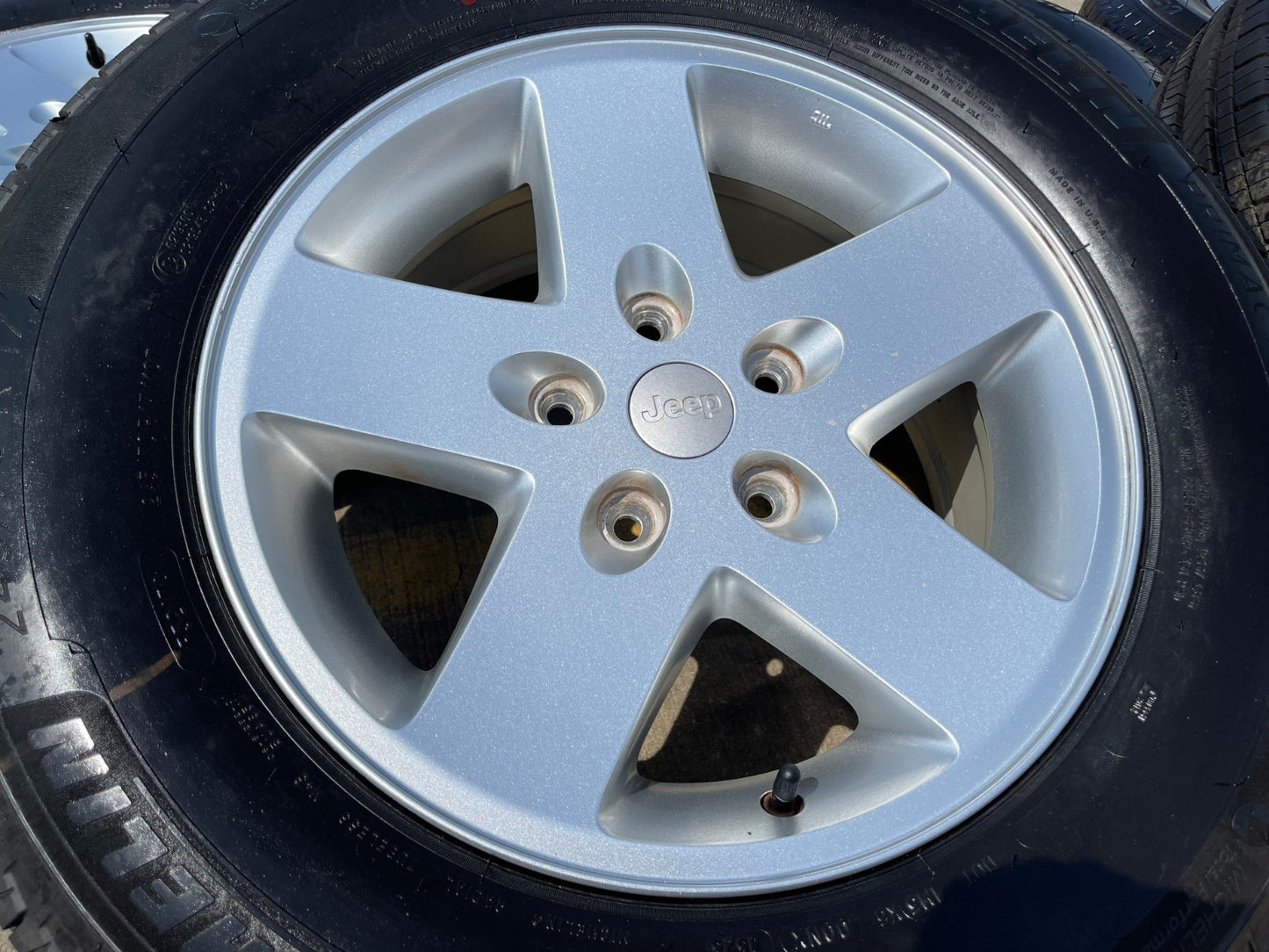 17" Jeep Wrangler Gladiator OEM wheels rims 9074 tires MICHELIN PRIMACY LTX NEW