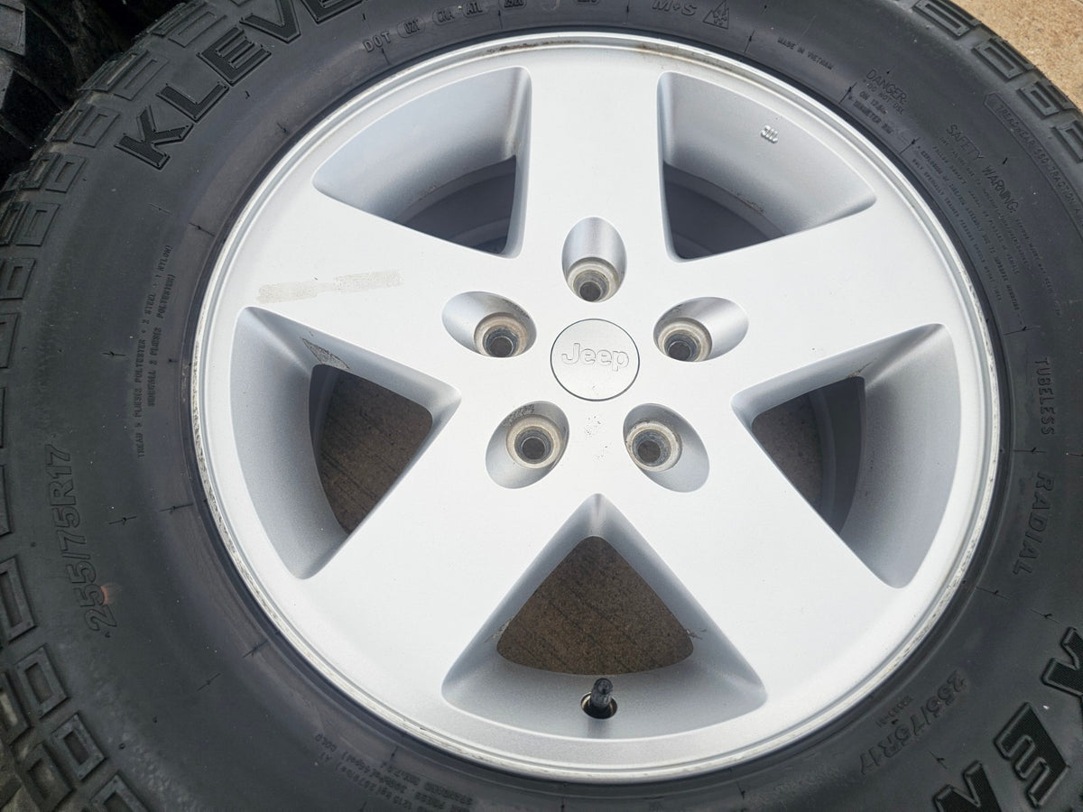 (1) 17" Jeep Gladiator OEM wheels rims 9074 Wrangler Kenda Klever A/T spare