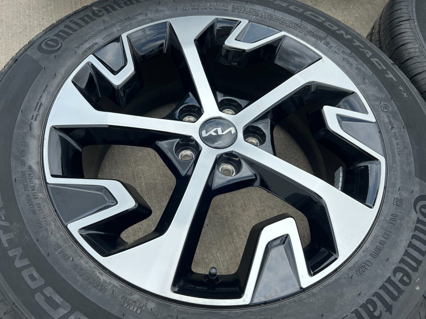18" Kia Sportage Telluride OEM wheels rims tires 95386 Sorento Sedona