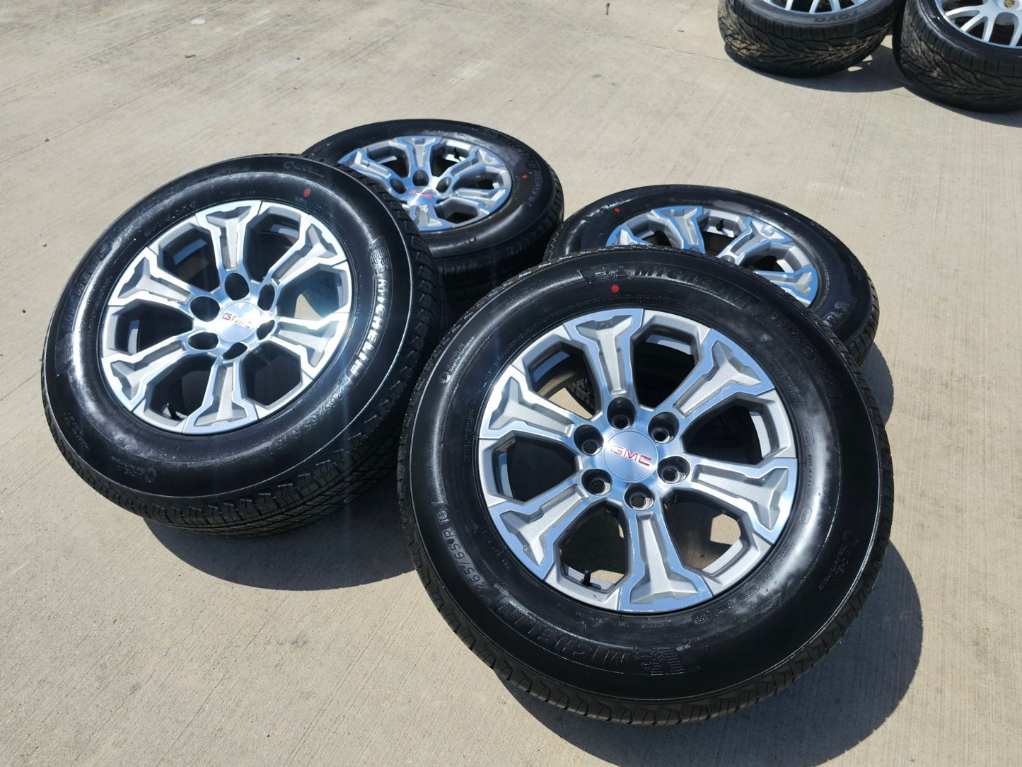 18" GMC Sierra Canyon Chevy Tahoe Colorado OEM 5910 wheels rims MICHELIN