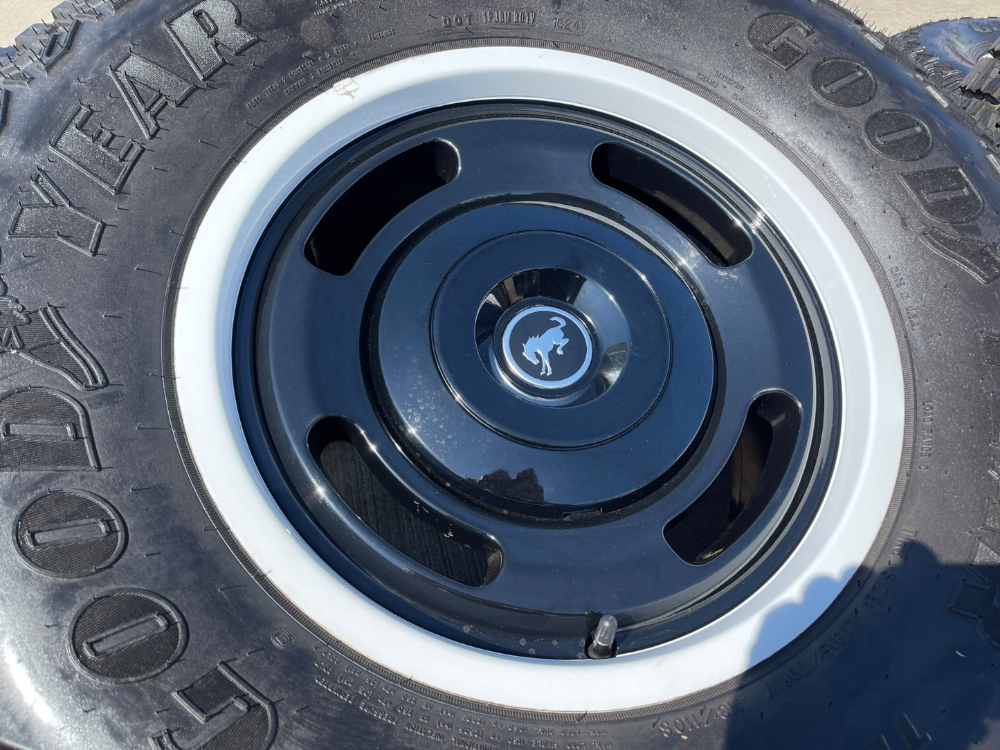 17" Ford Bronco HERITAGE Edition wheels rims white 2025 2026 GOODYEAR 35"