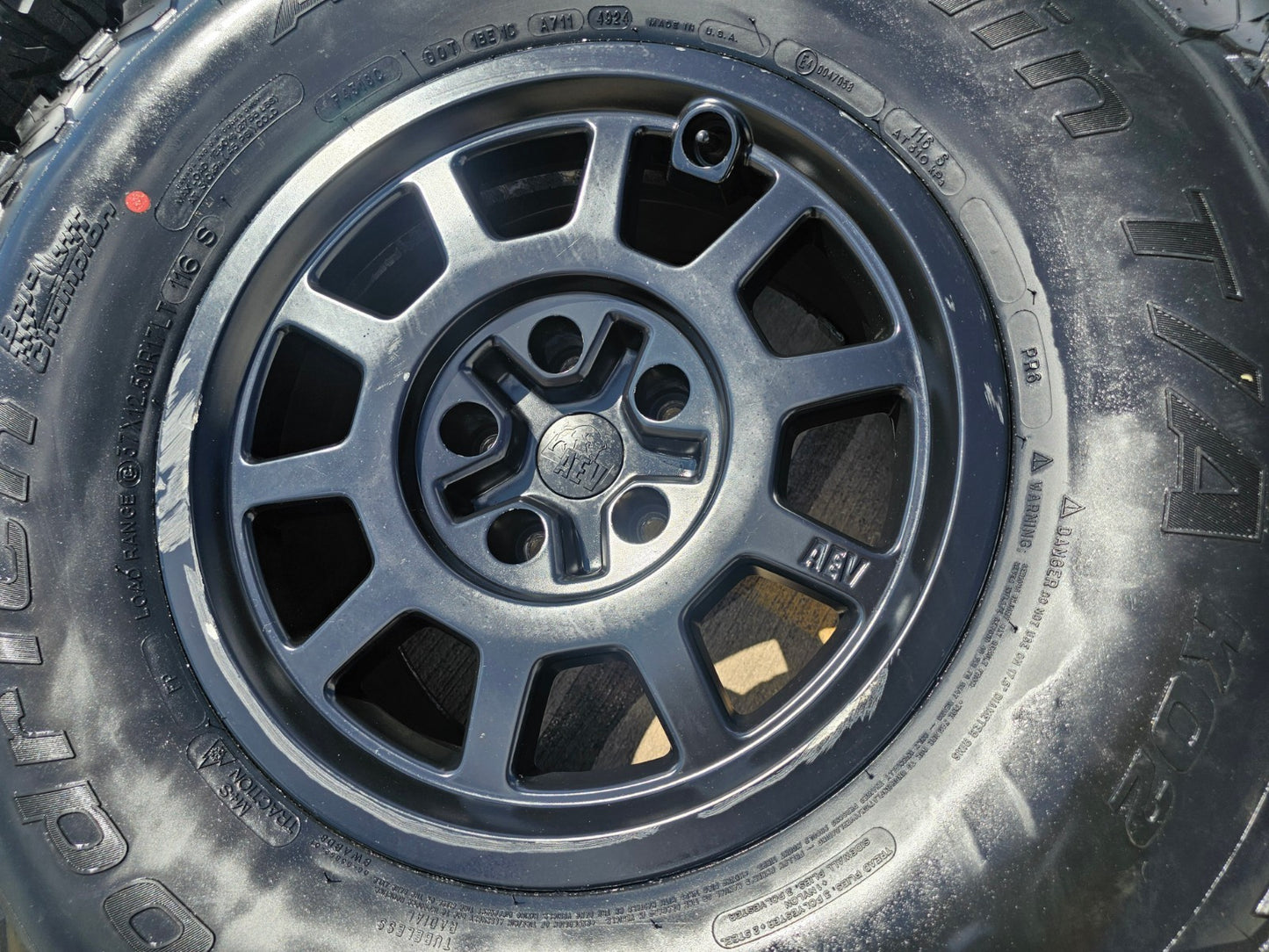 (5) 17" AEV Jeep Wrangler Rubicon OEM Salta wheels rims Gladiator BFG 37" NEW