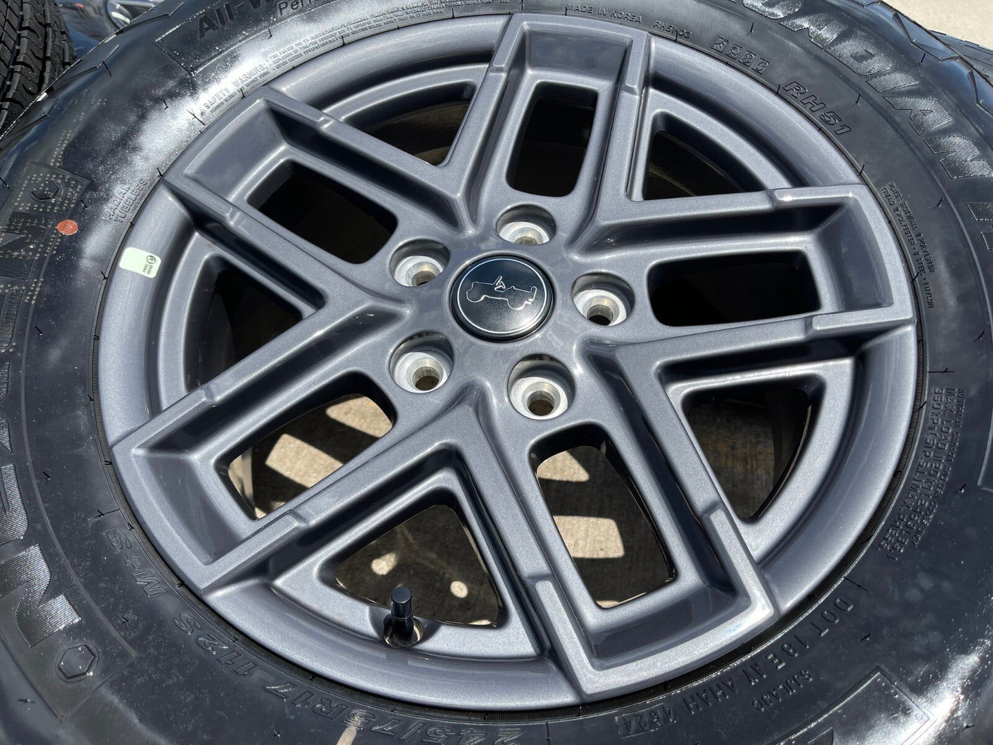 17" Jeep Wrangler Rubicon Sport OEM wheels rims 51649 Gladiator 2025 2026 NEW
