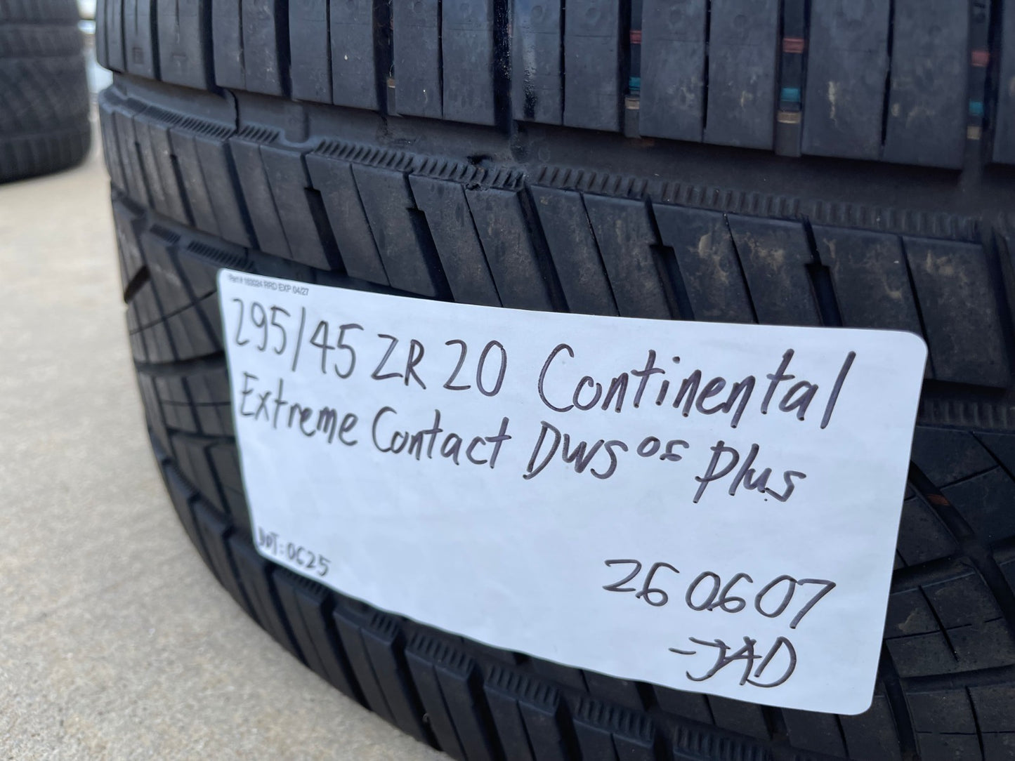 (1) 295/45/20 Continental Extreme Contact DWS06 111Y XL M+S 295/45R20 tire