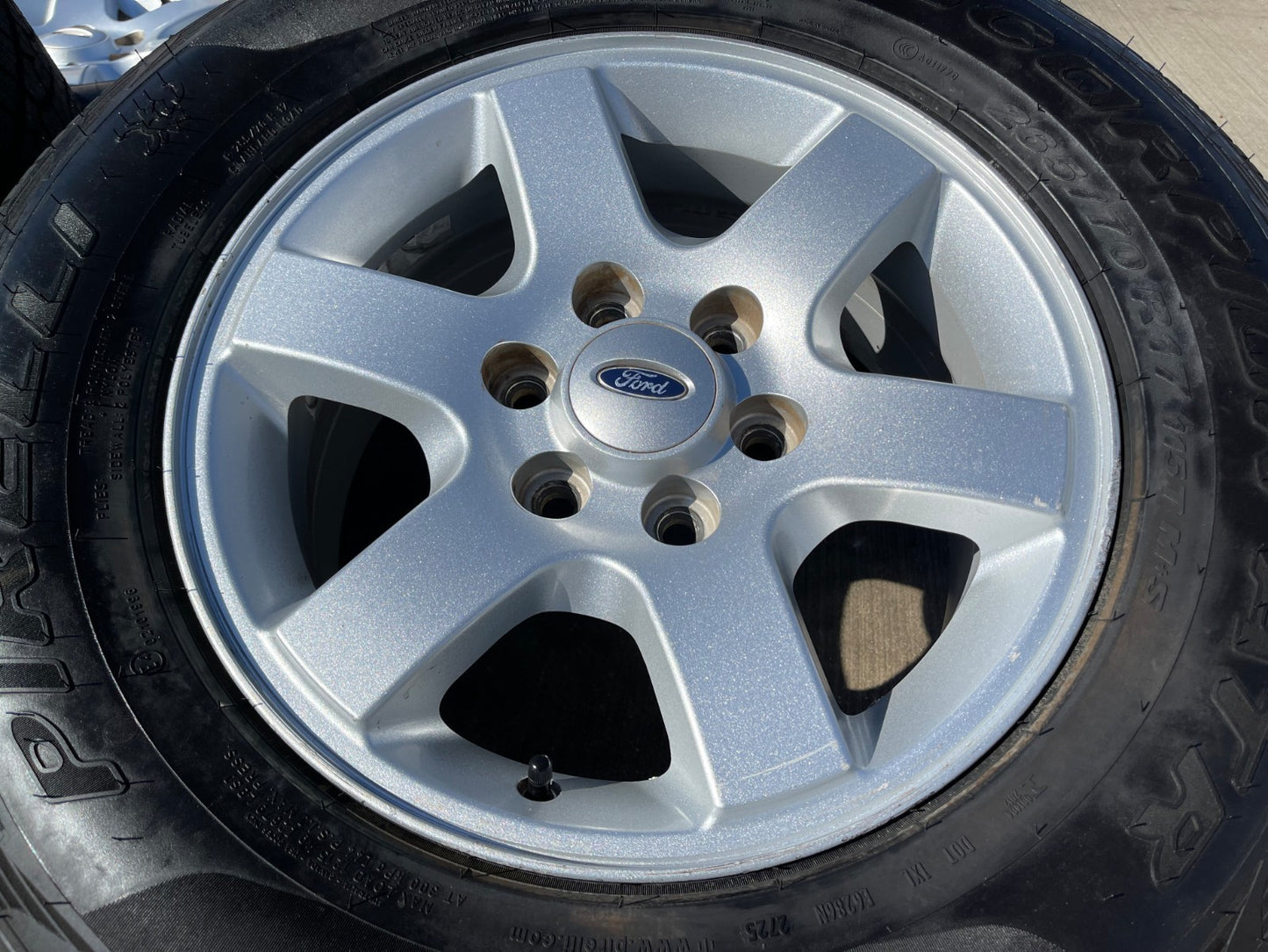17" Ford F-150 Expedition OEM rims wheels 3661 tires NEW PIRELLI A/T
