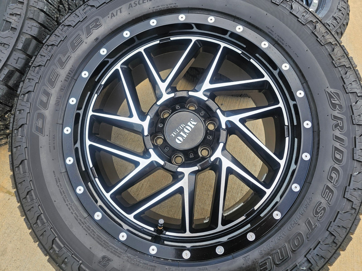20x9 20" MOTO METAL MO985 Breakout Silverado RAM Tacoma wheels rims 6x139 6x5.5