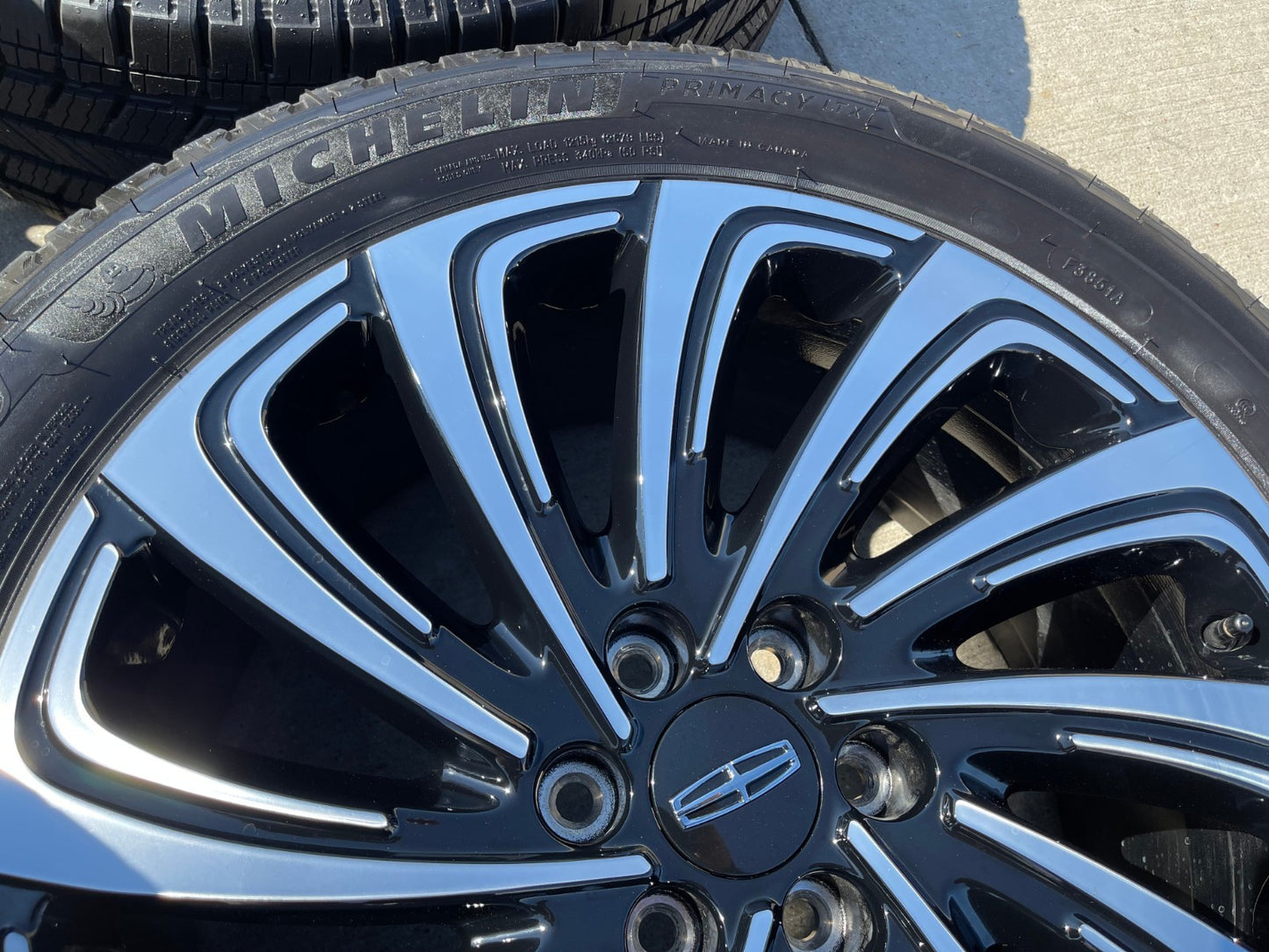 22" Lincoln Navigator OEM 10666 rims wheels BLACK LABEL 2025 2026 MICHELIN NEW