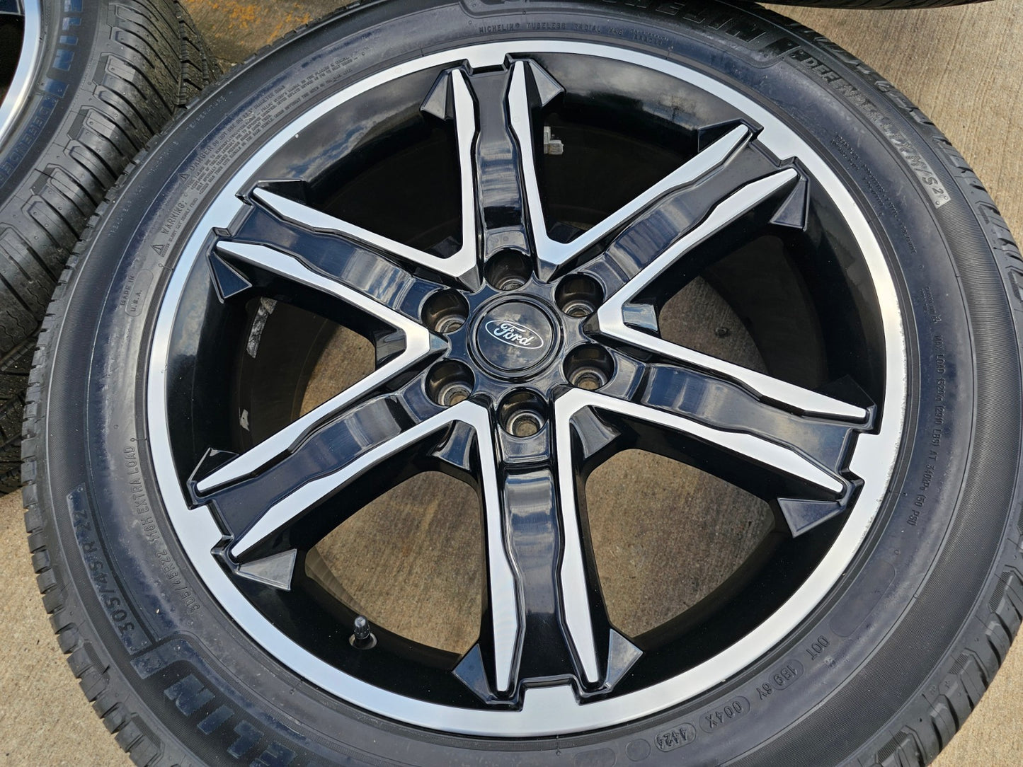 22" Ford F-150 Expedition PERFORMANCE OEM 10200 rims wheels MICHELIN
