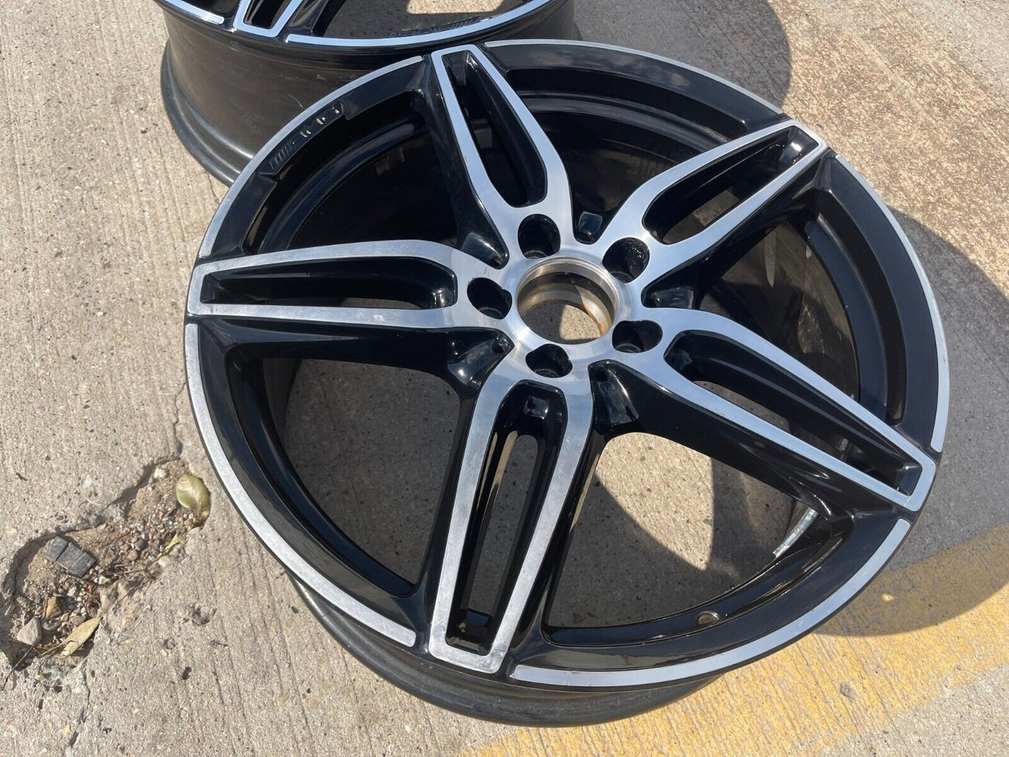 (1) 19" Mercedes C300 AMG OEM 85541 C63 Spare 2017 2018 2019 2020 2021 2022 2023