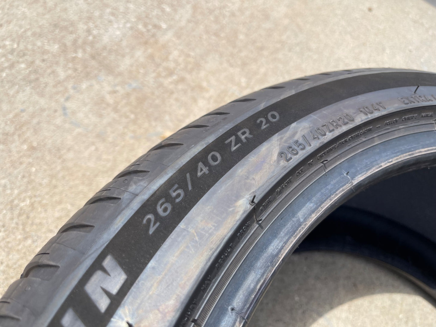 (1) 265/40/20 Michelin Pilot Sport EV 104Y XL 265/40R20 tire