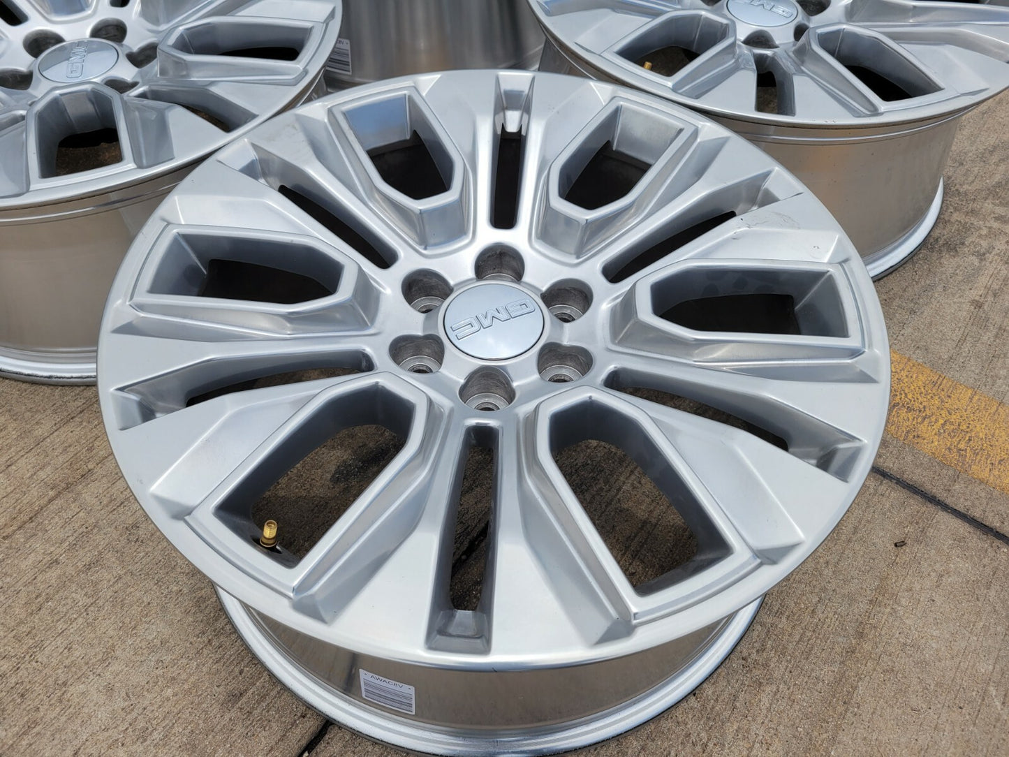 (1) 22" GMC Yukon Sierra DENALI Chevy 5943 OEM wheel rim 2022 2023 2024 2025 NEW
