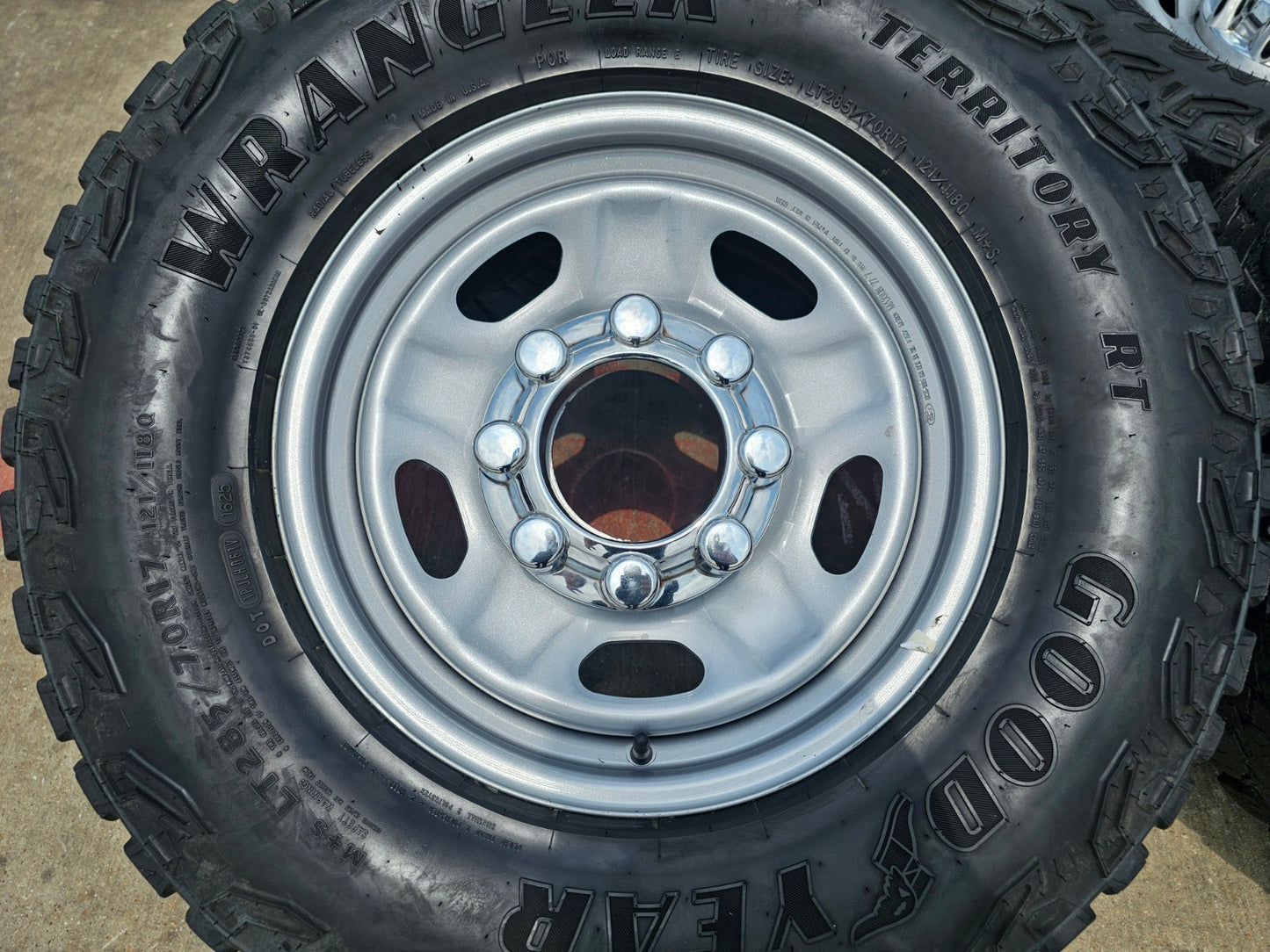 17" Ford F-250 F-350 OEM 3828 wheels rims tires GOODYEAR R/T 33"