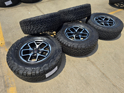 17" Jeep Wrangler Rubicon OEM 95730 9327 wheels rims Gladiator BFG KO2 A/T 33"