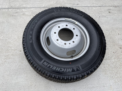 (1) 17" Ford F-350 Dually OEM 3615 99016 rim wheel tire MICHELIN