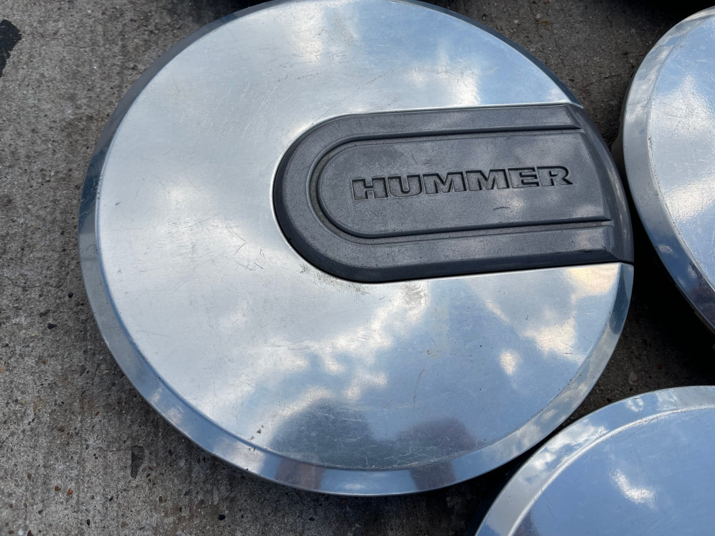 (1) 18" Hummer H2 2500 OEM C6309P center cap 2002 2003 2004 2005 2006