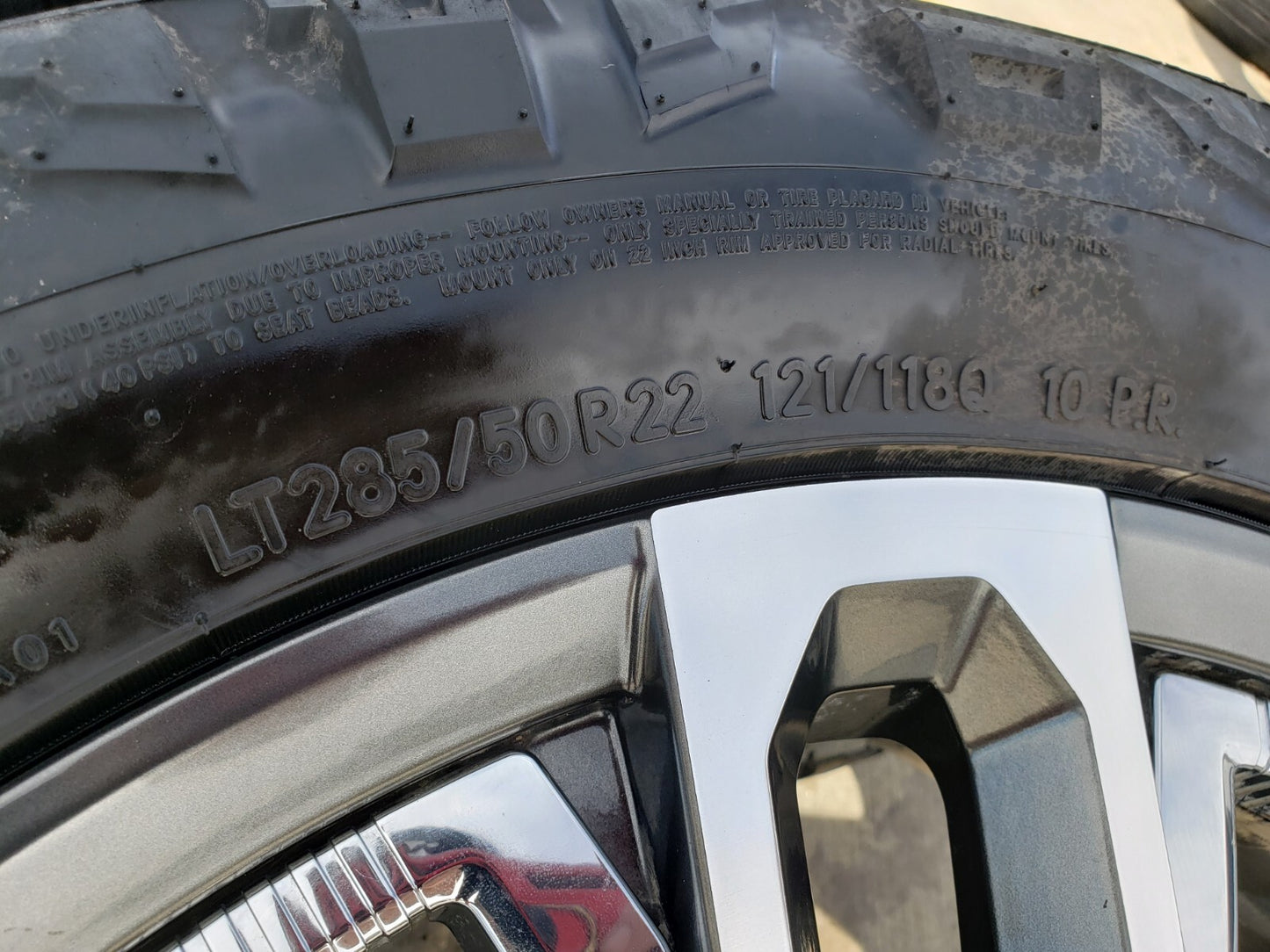 22" GMC Yukon Chevy Tahoe Escalade OEM 95486 wheels rims 2022 2023 2024 NITTO