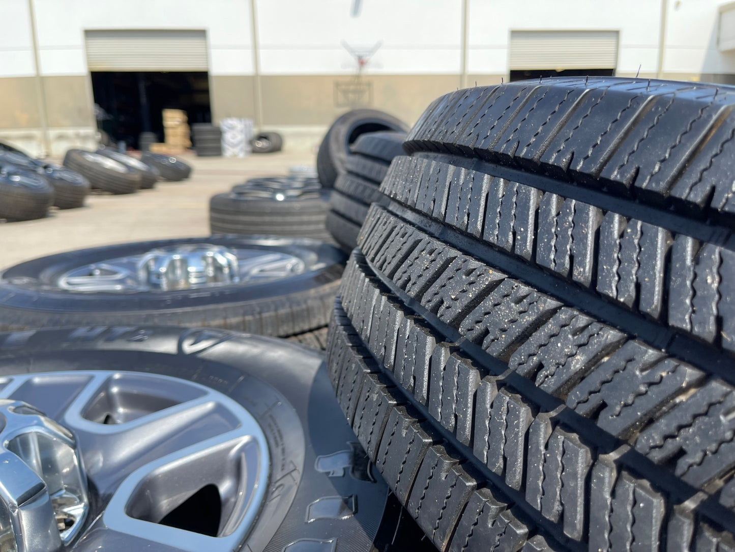 18" Ford F-250 F-350 Lariat FX-4 OEM wheels 10480 10298 tires FIRESTONE H/T2