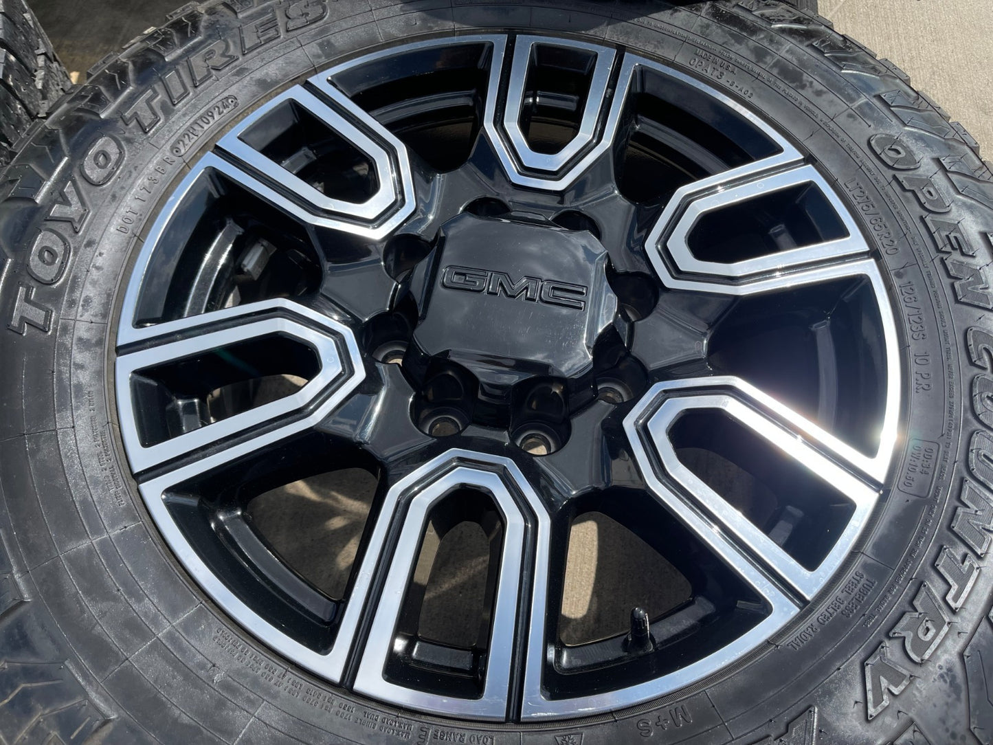 20" GMC Sierra AT4 2500 3500 OEM wheels rims 5950 Silverado tires TOYO A/T3