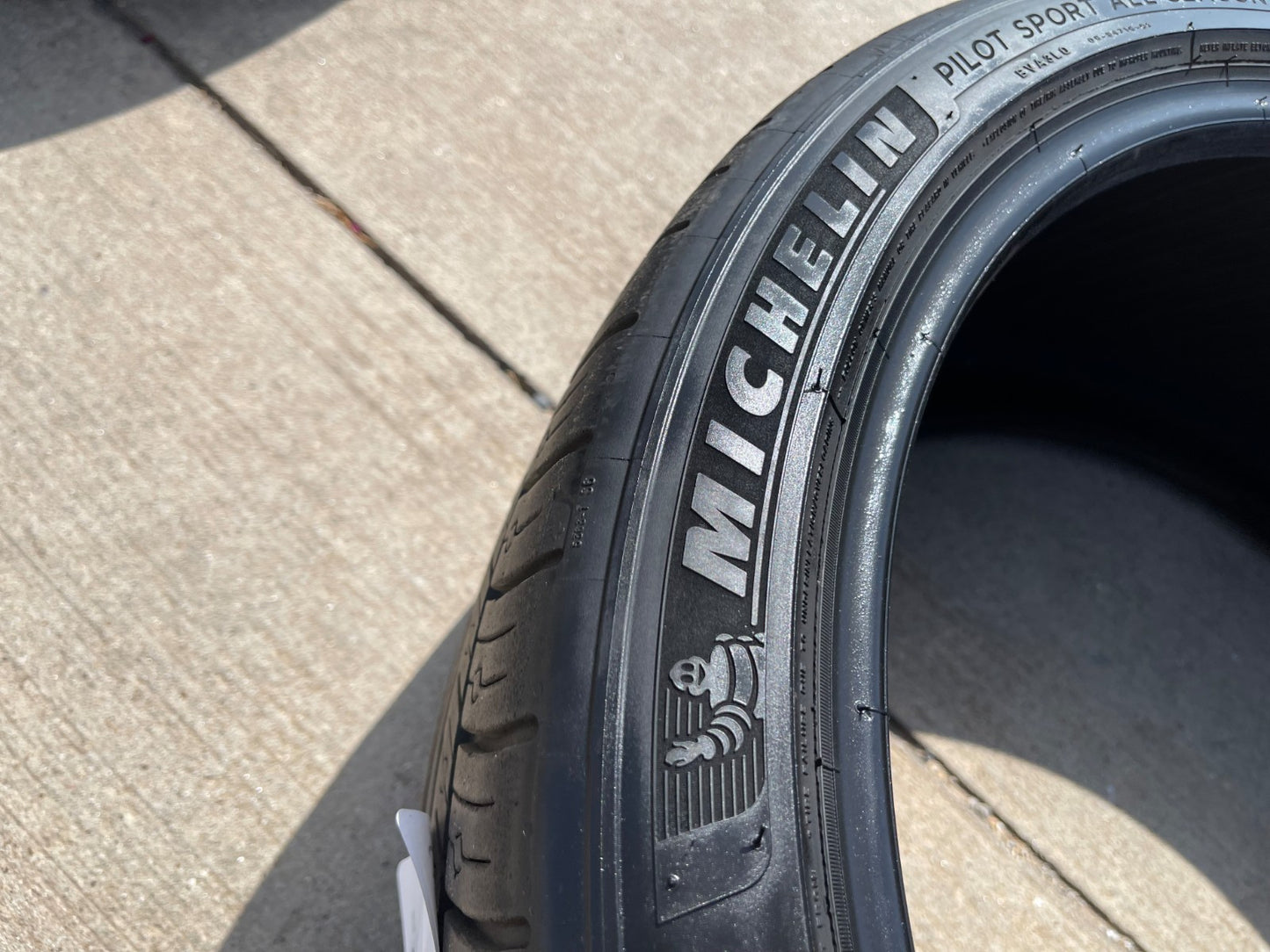 (1) 255/35/20 Michelin Pilot Sport A/S 4 All Season 98Y XL 255/35R20 tire
