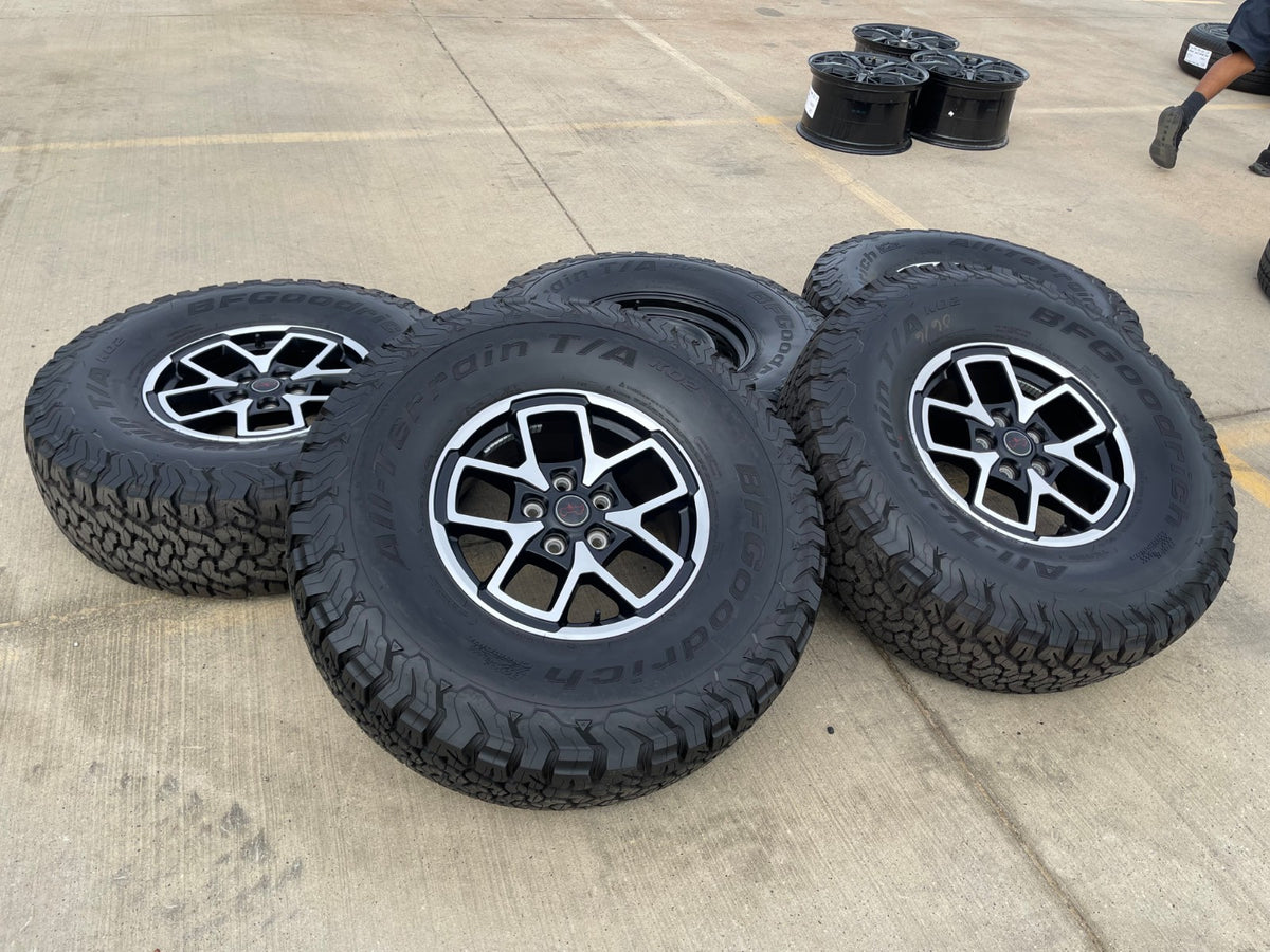 17" Jeep Wrangler Rubicon OEM 95730 9327 wheels rims Gladiator BFG KO2 37" NEW
