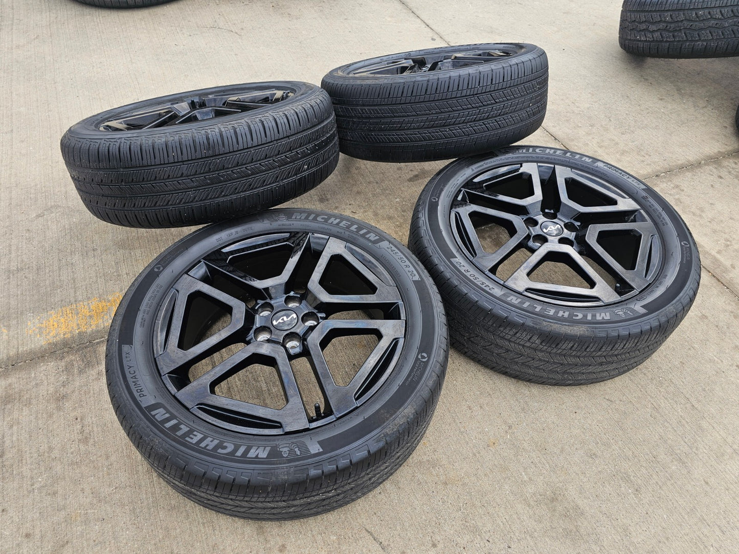 20" Kia Telluride Prestige X-PRO OEM wheels rims 74721 Sedona 2023 2024 2025