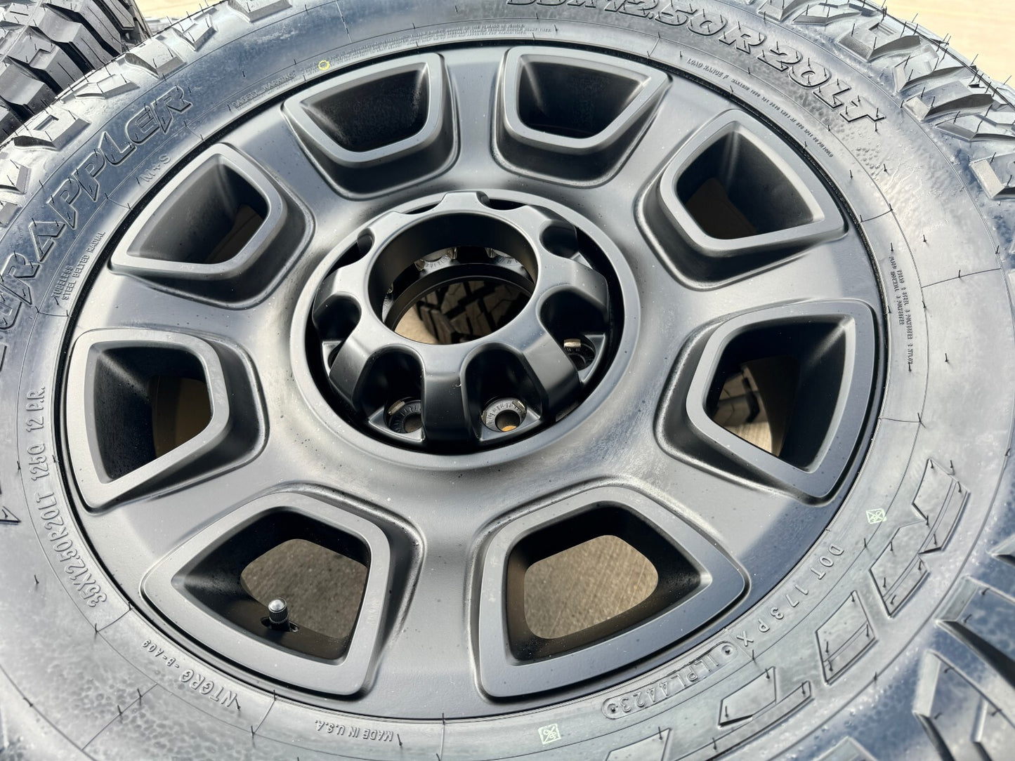 20" Ford F-250 F-350 OEM TREMOR wheels rims 10486 tires 2025 2026 NEW 35"