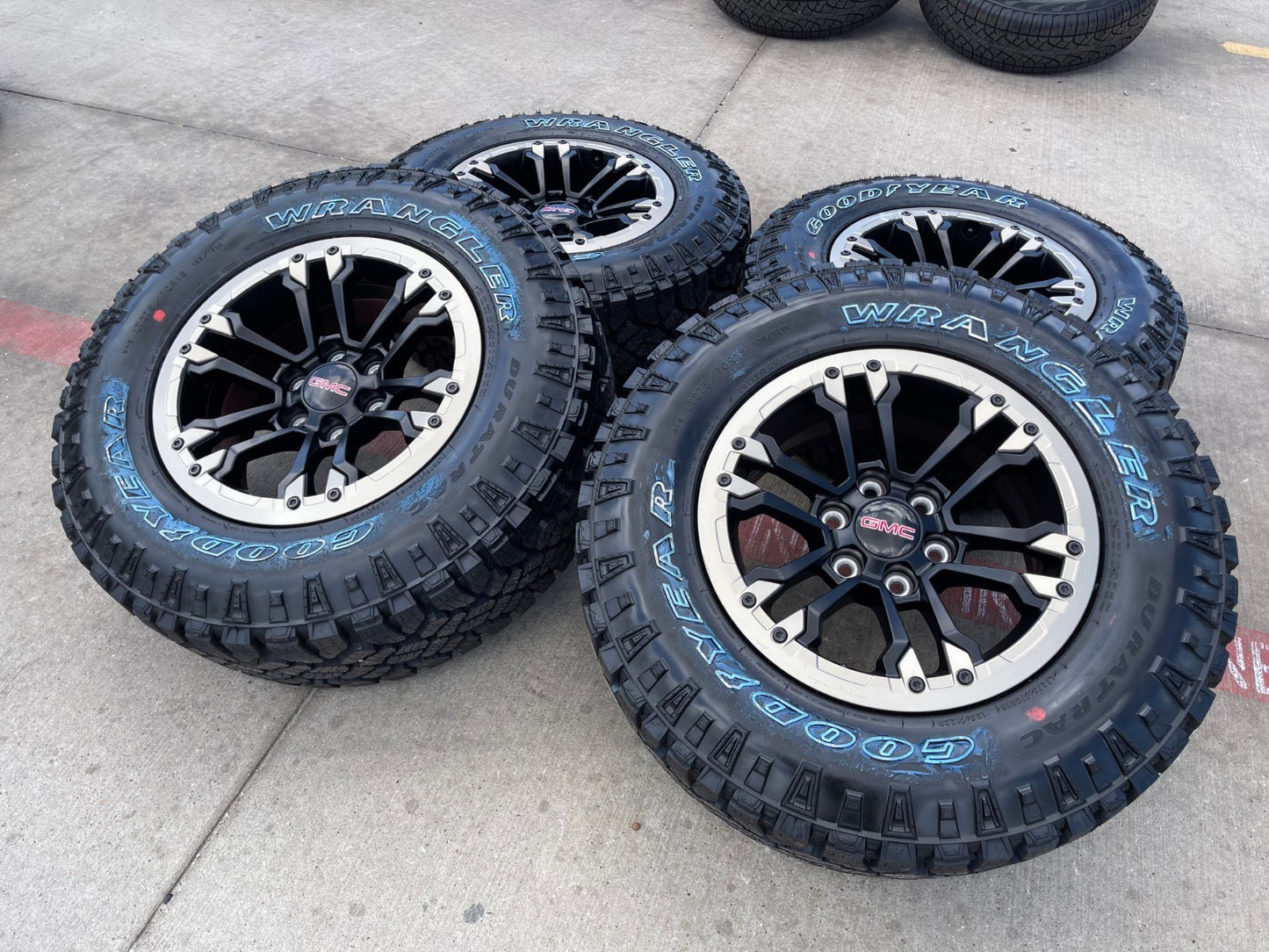 NEW 18" GMC Sierra Chevy Silverado OEM Beadlock wheels rims Canyon Colorado