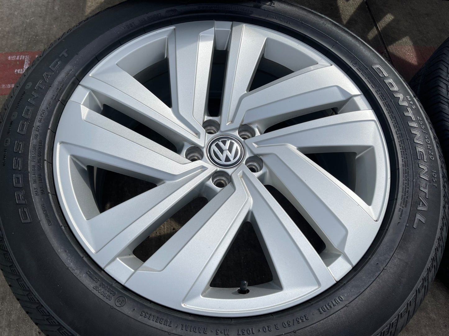 20" VW Atlas OEM wheels rims tires 70076 Audi Q7 Q8 2020 2021 2022 2023 2024