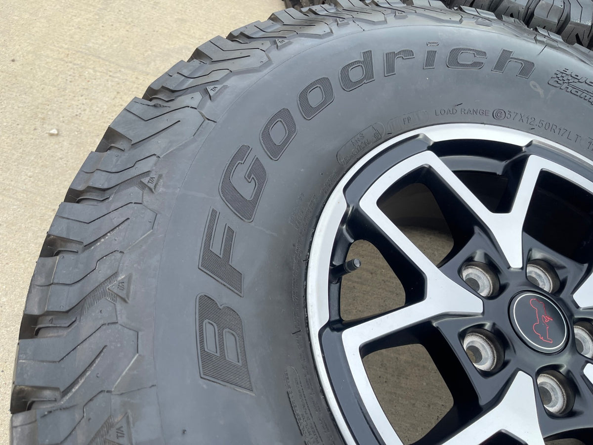 17" Jeep Wrangler Rubicon OEM 95730 9327 wheels rims Gladiator BFG KO2 37" NEW