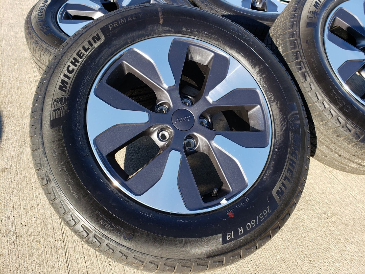 18" Jeep Grand Cherokee L OEM wheels rims 9308 Durango tires MICHELIN