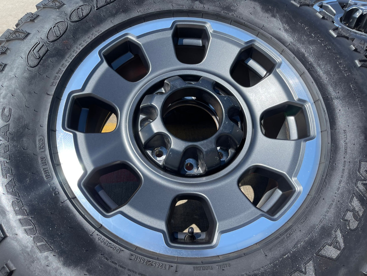 18" Ford F-250 F-350 OEM TREMOR rims wheels 10482 tires DURATRAC R/T 35"