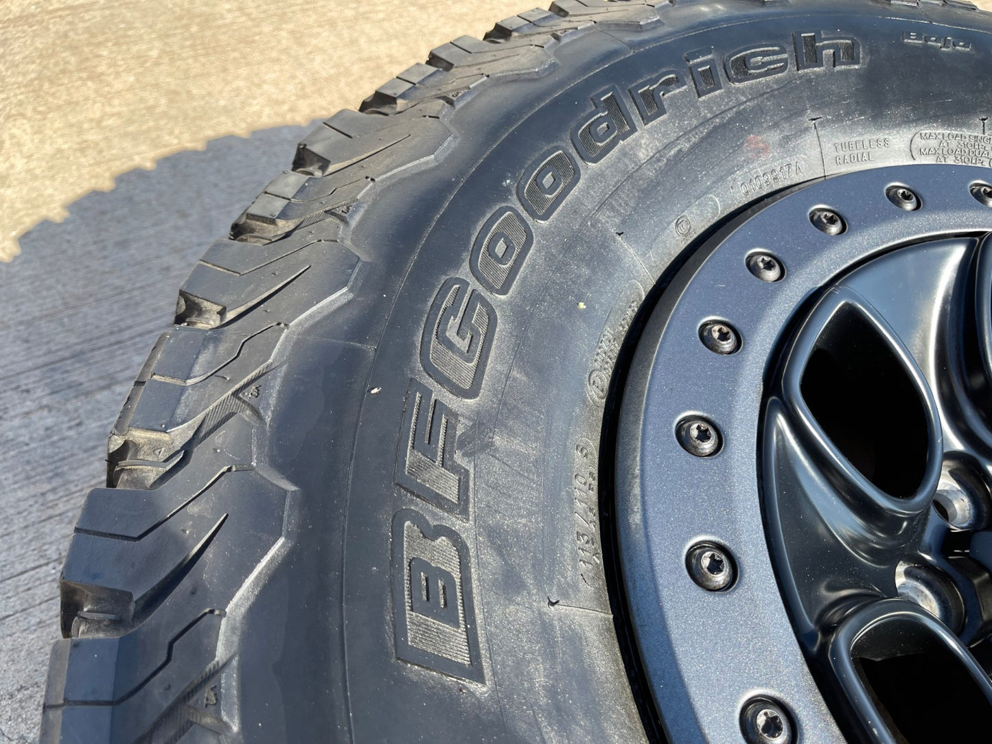 (1) 17" Ford F-150 Raptor OEM BEADLOCK rim wheel 10459 95210 BFG 35" DISCOUNTED