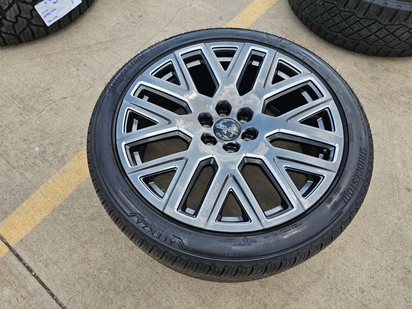(1) 24" GMC Yukon Sierra DENALI OEM wheel rim tire 2022 2023 2024 2025 2026 2027