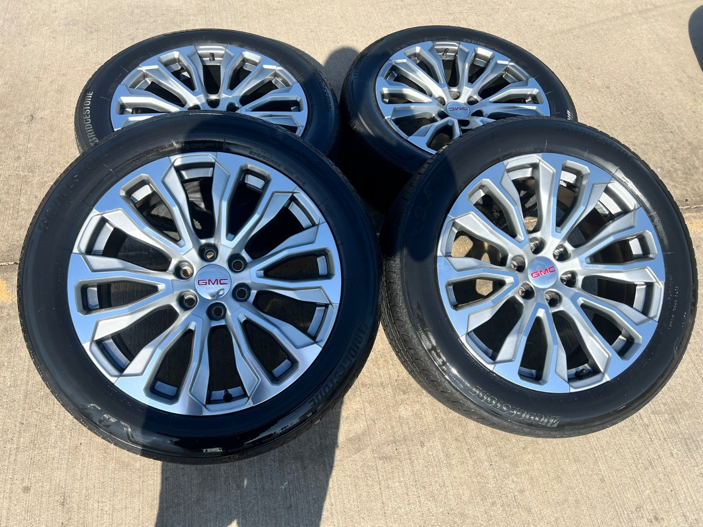 22" GMC Yukon Sierra DENALI OEM wheels rims 14025 97000 tires BRIDGESTONE